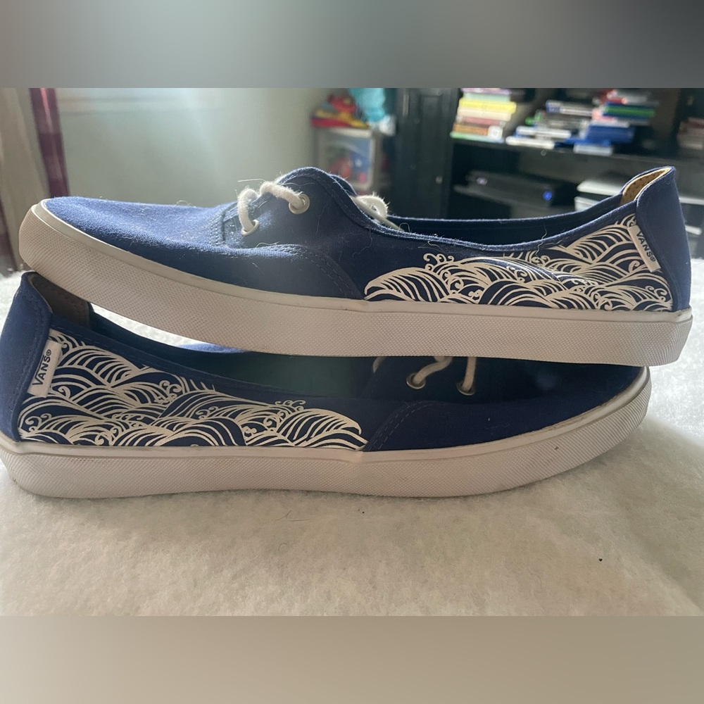 Women’s size 11 Old School Classic Vans Canvas Blue Waves Shoes